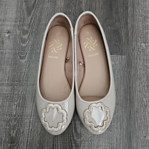 Sam & Libby Womans Coco Embelished Nude Patent PU Ballet Flat Classic Si…